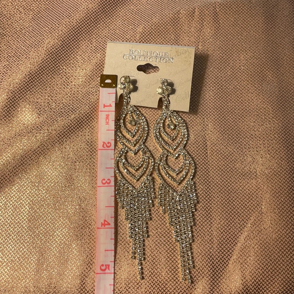 Rhinestone dangle earrings- new on card - Picture 3 of 3